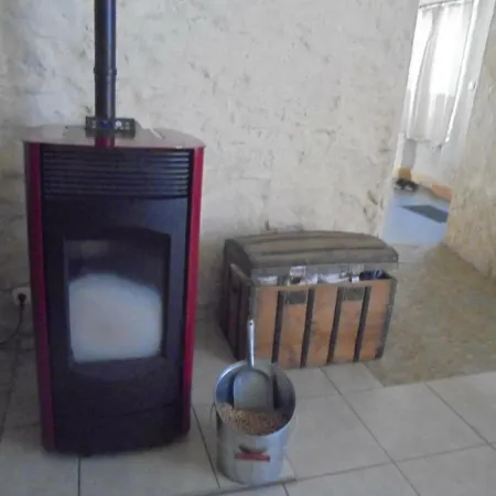 Vakantiehuis Charmante Maison Renovee, 4-5 Pers., Jardin Clos, Pres De Charroux Et Ebreuil. Draps Inclus, Animaux Ok - Fr-1-489-181