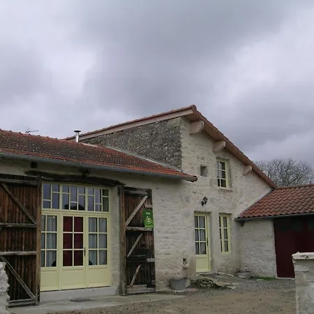 Vakantiehuis Charmante Maison Renovee, 4-5 Pers., Jardin Clos, Pres De Charroux Et Ebreuil. Draps Inclus, Animaux Ok - Fr-1-489-181